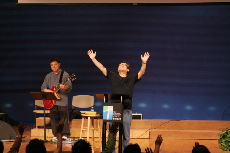 052208-pray (21).jpg